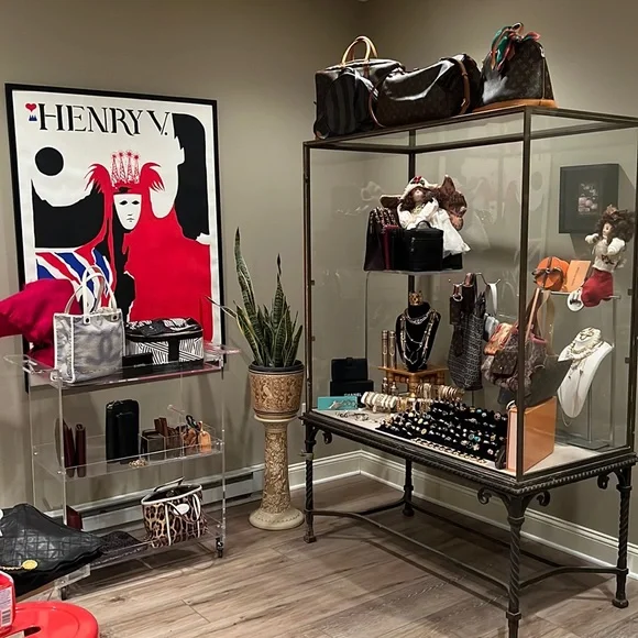 Live Friday night  Show listing Blowout sale today Don’t miss out - Picture 10 of 17